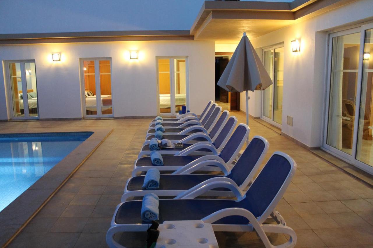 Villa Betty Cala'N Blanes  Exterior photo