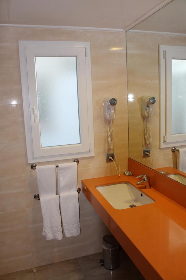 Villa Betty Cala'N Blanes  Exterior photo